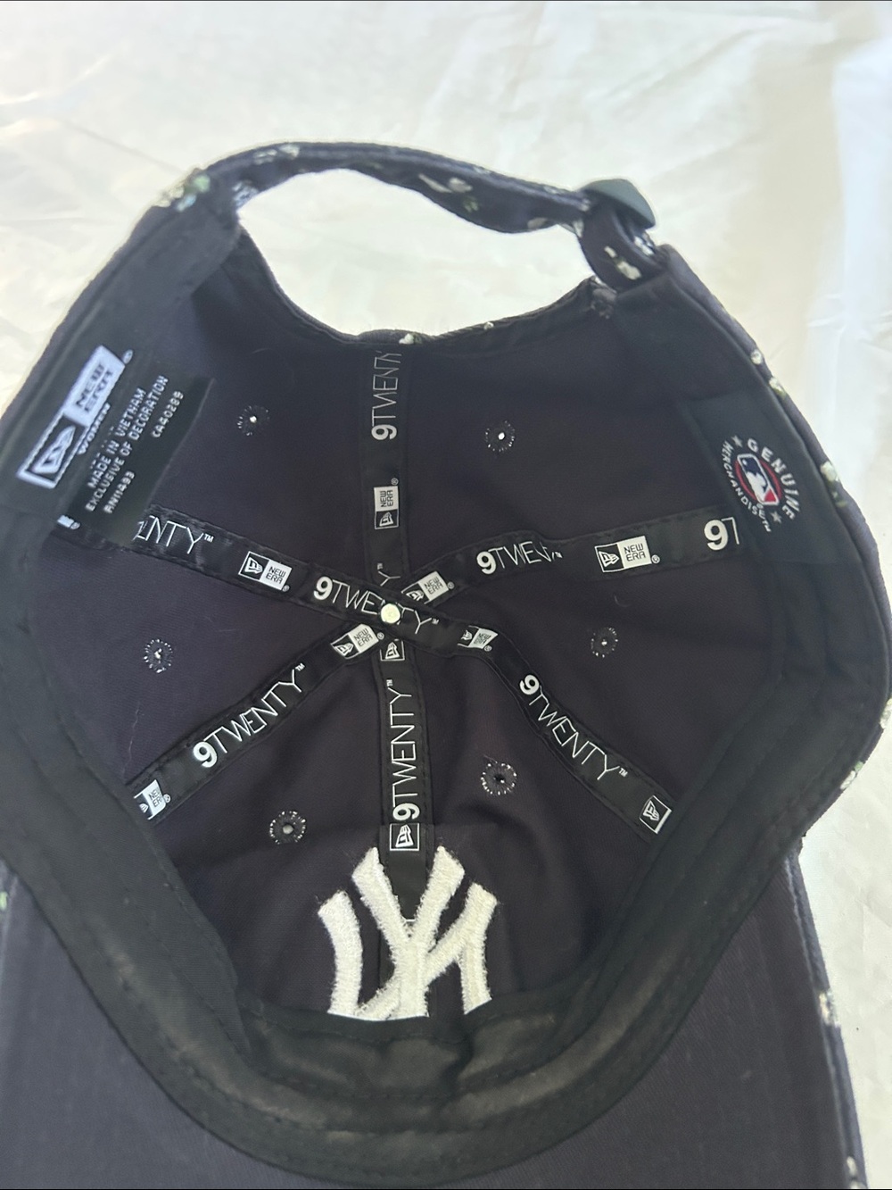 New Era Women's Navy MLB New York Yankees Floral 9TWENTY Adjustable Hat - Picture 4 of 6